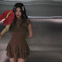 Stylisches Minikleid mit Schößchen und Rundhalsausschnitt – Nayeli