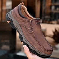Braune orthopädische Herrenschuhe, bequem, rutschfest, ideal für den täglichen Gebrauch.
