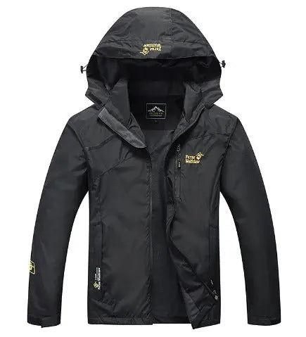 Schwarze Outdoor-Jacke mit Kapuze, wasserabweisend, Herrenmode, Frühling, funktional.