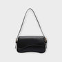Schwarze Lederhandtasche mit Schulterriemen, elegantes Design, Damenmode Accessoire.