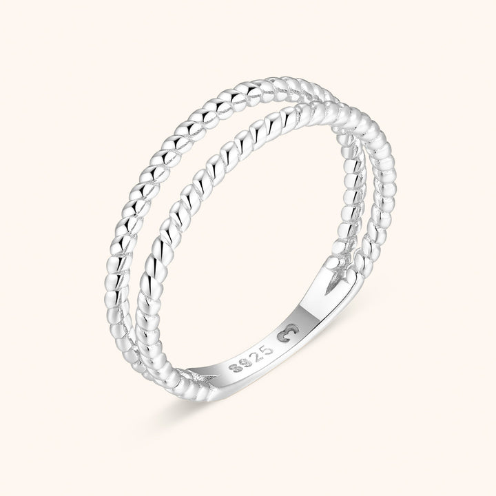 Silberner Doppelring aus 925er Sterlingsilber, gedrehtes Design, eleganter Schmuck für Damen.
