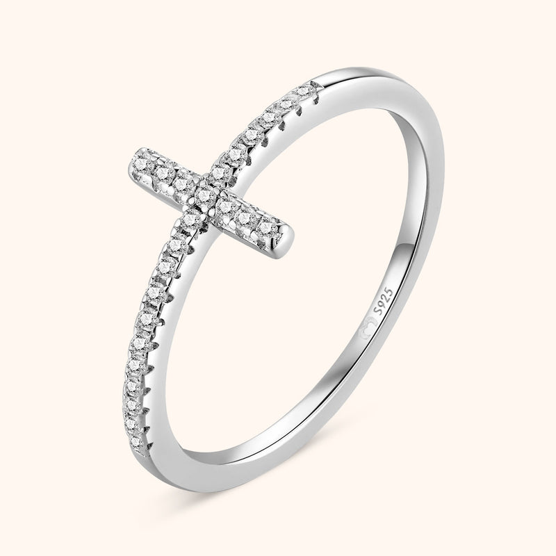 Silberring mit Kreuzdesign und Zirkonia-Steinen, eleganter Schmuck für Damen.