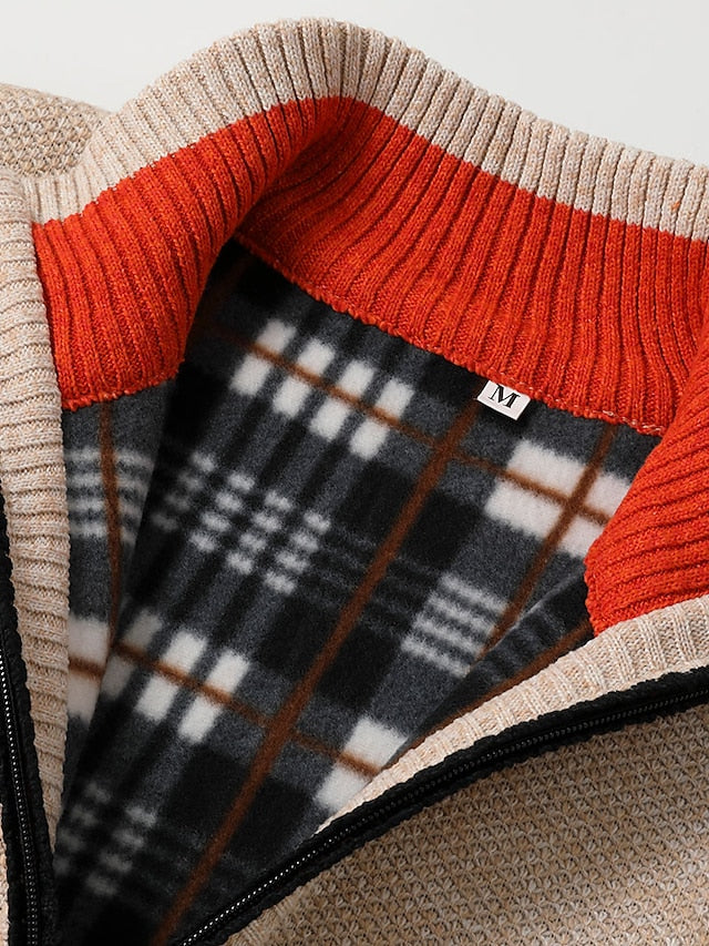 Beiger Herren-Strickpullover mit rotem Kragen und kariertem Innenfutter, Größe M.