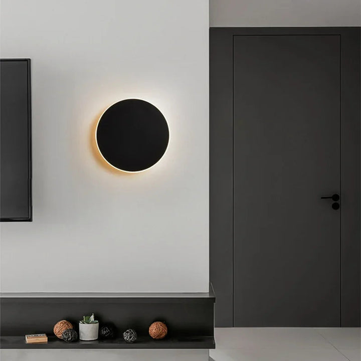 Minimalistische schwarze Wandleuchte, energiesparend, rund, modernes Design, Wohnzimmer.