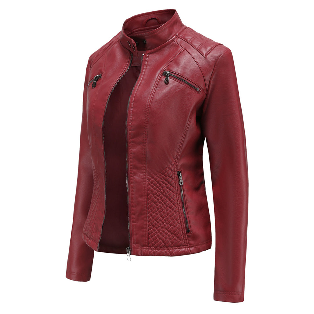 Rote Damenlederjacke, Bikerstil, Reißverschlüsse, Stehkragen, modisch, hochwertig.