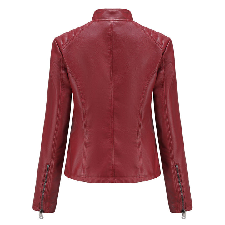 Rote Damen-Lederjacke, Rückansicht, Reißverschlüsse an den Ärmeln, modisch, elegant.