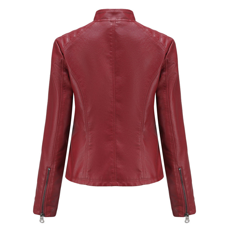 Rote Damen-Lederjacke, Rückansicht, Reißverschlüsse an den Ärmeln, modisch, elegant.