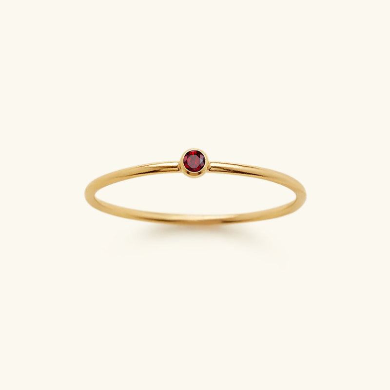 Goldener Ring mit rotem Edelstein, minimalistisches Design, eleganter Schmuck, Damenring.