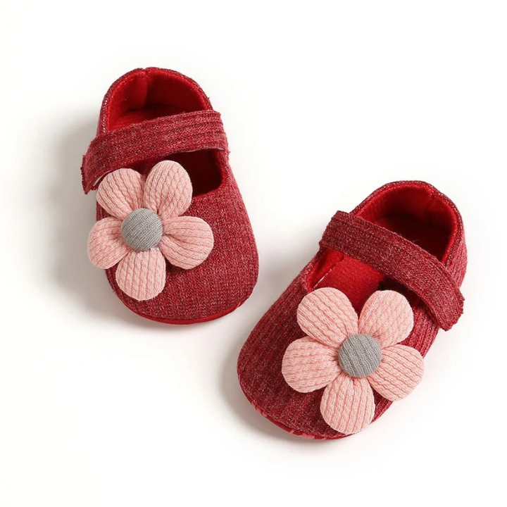 Rote Babyschuhe mit rosa Blumen, weiches Material, Klettverschluss, modische Kinderschuhe.