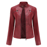 Rote Damen-Lederjacke, Reißverschlüsse, Stehkragen, modisch, elegant, Herbstmode.