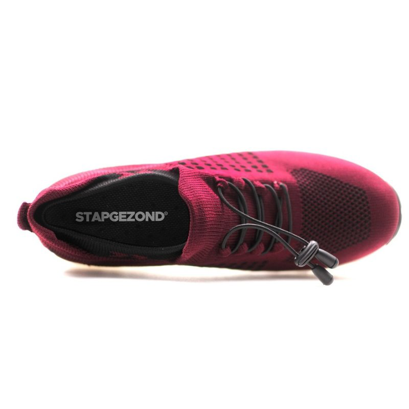 Roter Sneaker aus Mesh, atmungsaktiv, mit Schnürsenkeln, ideal für Sport und Freizeit.