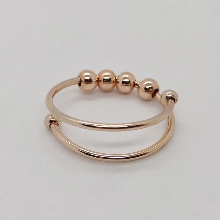 Roségoldener Ring mit Kugeln, minimalistisches Design, Schmuck für Damen, modisch, elegant.