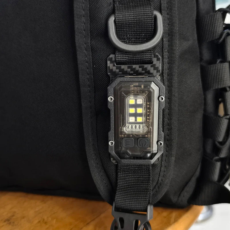 Schwarzes taktisches Rucksacklicht, LED, robust, tragbar, Outdoor-Ausrüstung, Karbon-Optik.