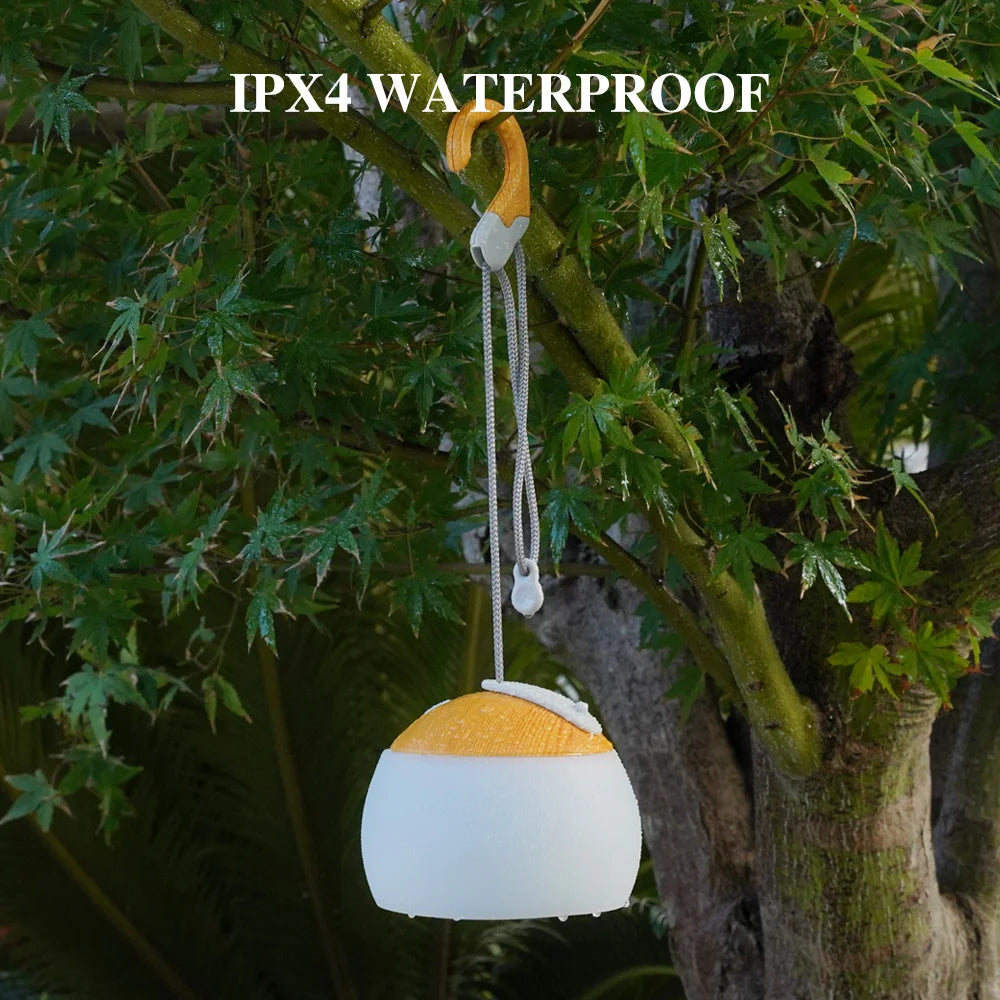 Wasserdichter tragbarer Lautsprecher, IPX4, hängend an Baum, Outdoor, weiß-orange.