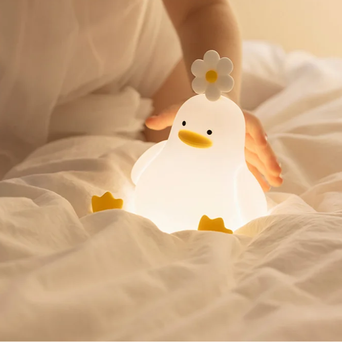 Kuscheltier-Pinguin-Nachtlicht mit Blume, LED, Kinderzimmer, warmweiß, niedlich, dekorativ.