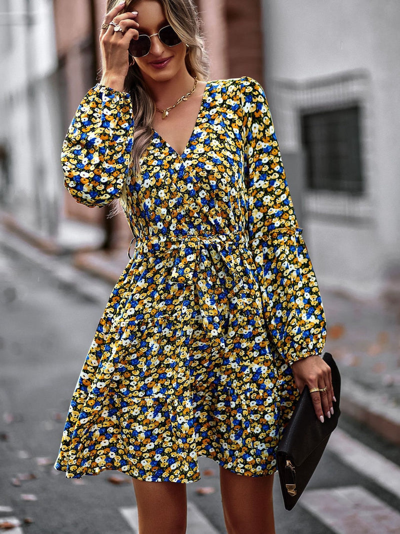 Herbstliches Mini-Kleid mit Gürtel und Rüschen – Noëlle