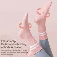 Rosa elastische Socken mit Streifen, rutschfest, bequem, für Sport und Freizeit.