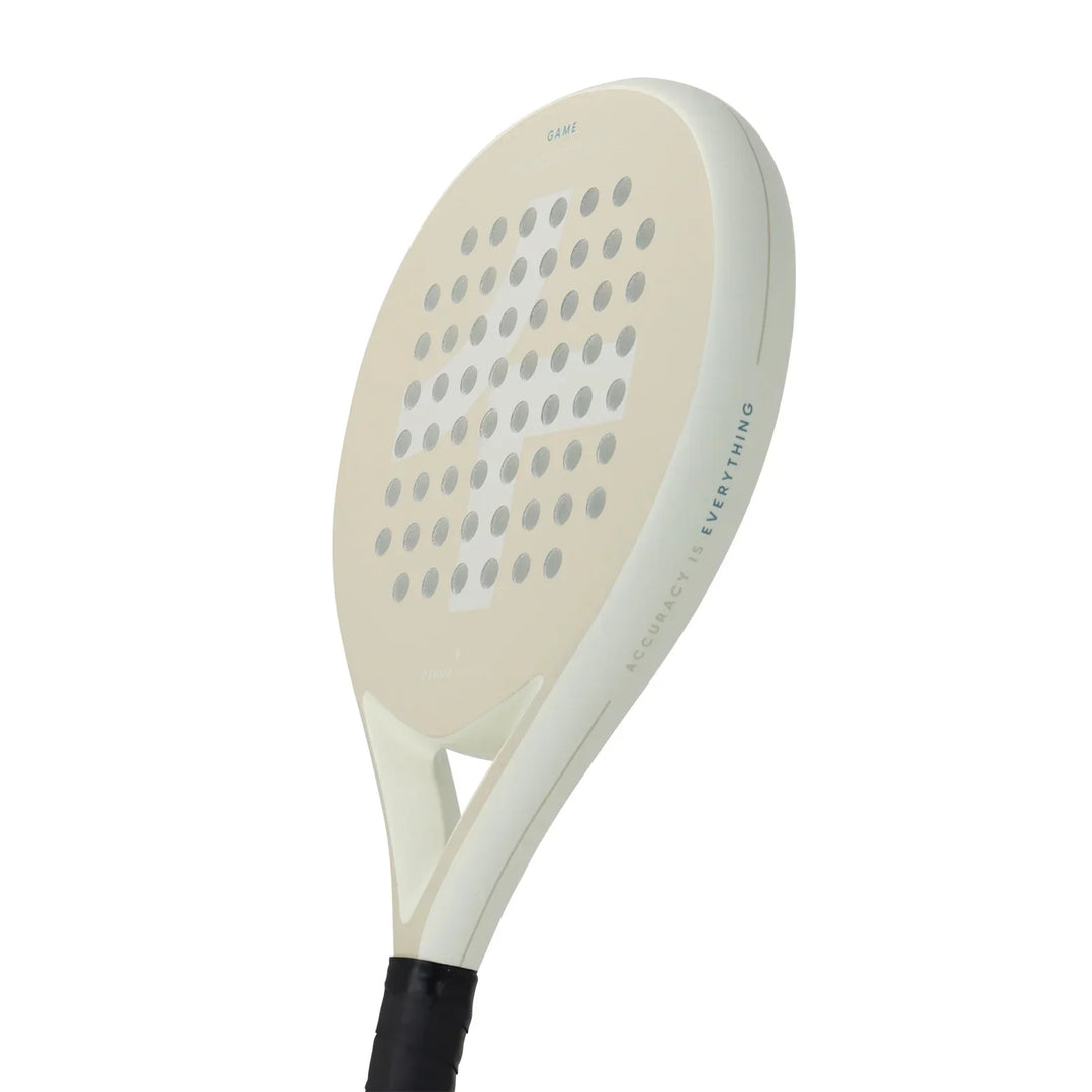 Beiger Padel-Schläger mit runder Form, perforierter Oberfläche, schwarzem Griff.