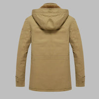 Beige Herrenparka mit Kapuze, Winterjacke, warm gefüttert, modisch, Outdoor-Bekleidung.