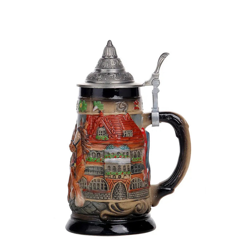 Bierkrug mit Relief & Zinndeckel (0,8 L) – GaudiKrug Oktoberfest 2025