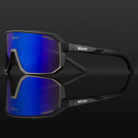 Schwarze Sportsonnenbrille mit blauen Gläsern, UV-Schutz, aerodynamisches Design.
