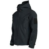Schwarze Softshell-Jacke mit Kapuze, wasserabweisend, winddicht, Outdoor-Bekleidung.