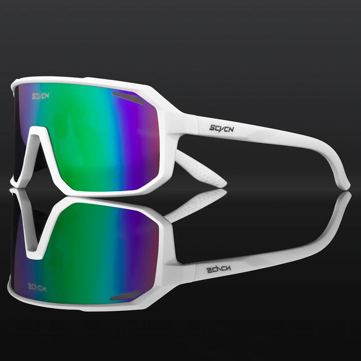 Weiße Sportsonnenbrille mit verspiegelten Gläsern, UV-Schutz, modisches Design.
