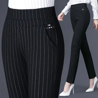 Schwarze Damenhose mit Nadelstreifen, elegant, hoher Bund, Business-Look, modisch.