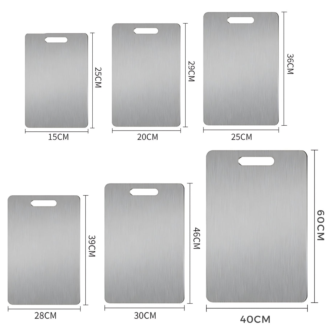 Fünf Schneidebretter aus Titan, rostfrei, mit Griff, verschiedene Größen, rechteckig.