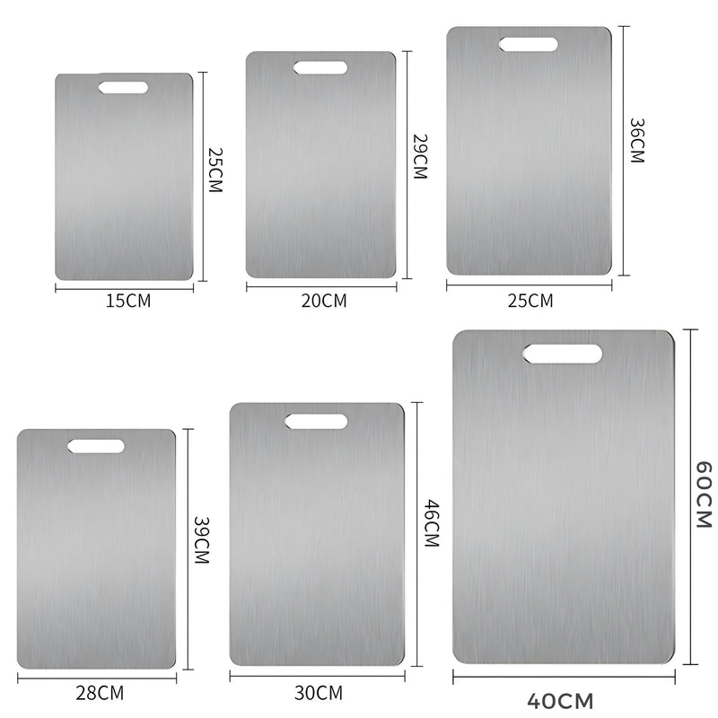 Fünf Schneidebretter aus Titan, rostfrei, mit Griff, verschiedene Größen, rechteckig.