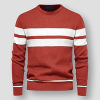 Roter gestreifter Pullover, Herrenmode, gemütlicher Strick, Baumwolle, Herbst-Winter-Trend.