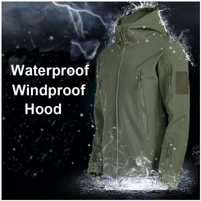 Wasserdichte winddichte grüne Outdoor-Jacke mit Kapuze für Herren, wetterfest.