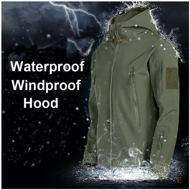Wasserdichte winddichte grüne Outdoor-Jacke mit Kapuze für Herren, wetterfest.