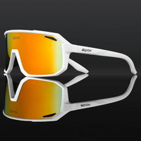 Weiße Sportsonnenbrille mit orange verspiegelten Gläsern, ideal für Outdoor-Aktivitäten.