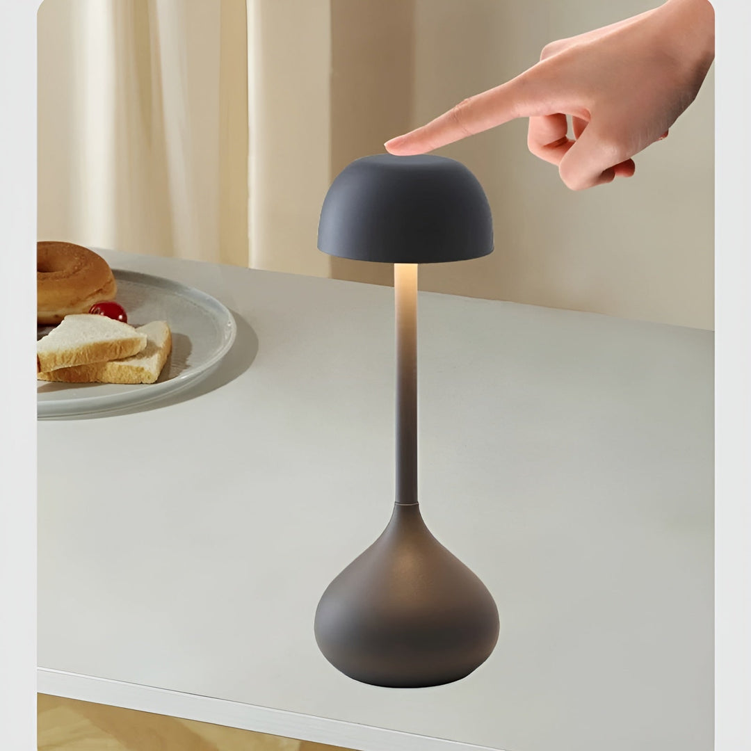 Moderne schwarze Tischlampe, Touch-Bedienung, minimalistisches Design, LED-Beleuchtung.