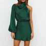 Satiniertes Minikleid mit One-Shoulder-Design & Asymmetrischem Arm – Elvira Herbstzauber Edition