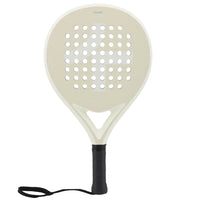 Beiger Padel-Schläger mit runder Form, perforierter Oberfläche und schwarzem Griff.