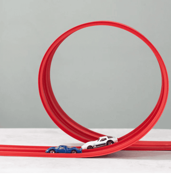 Flexible Spielbahn mit Fahrzeugen – Zoomzy