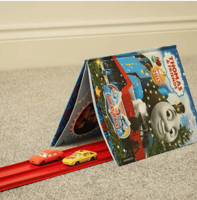 Flexible Spielbahn mit Fahrzeugen – Zoomzy