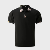 Schwarzes Herren-Poloshirt mit Blumenmuster-Kragen, Kurzarm, Baumwolle.