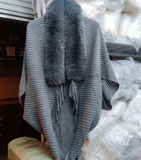 Damenweste Louise – Mit luxuriösem Kunstfellkragen für die Winterzeit | Einheitsgröße