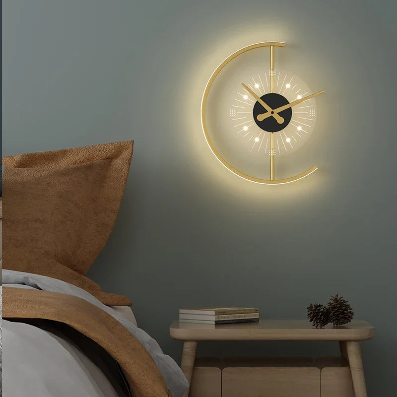 Moderne Wanduhr mit LED-Beleuchtung, Halbmond-Design, goldfarben, Schlafzimmer-Dekoration.