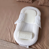 Ergonomisches Babynest mit Rückenstütze und Mesh-Liegefläche – Cosynido