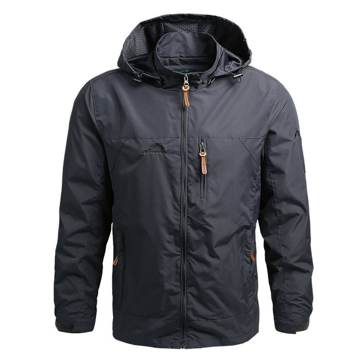 Schwarze Herren-Winterjacke mit Kapuze, wasserabweisend, Reißverschlusstaschen, Outdoor-Bekleidung.