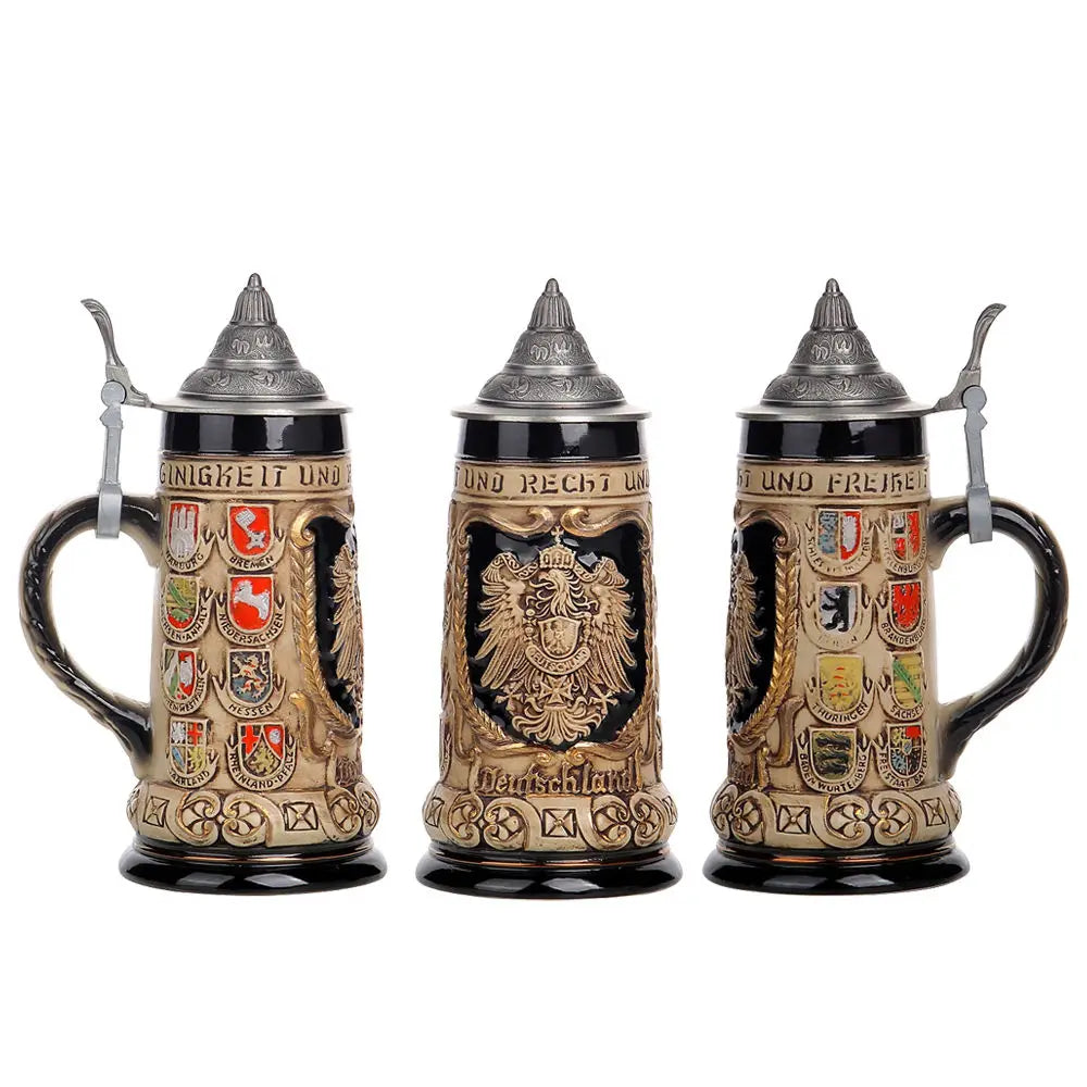 Bierkrug mit Relief & Zinndeckel (0,8 L) – BavariaKrug Oktoberfest 2025