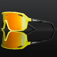Gelbe Sportsonnenbrille mit verspiegelten Gläsern, schwarzem Rahmen, ideal für Radfahren.