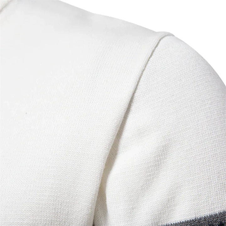 Weißer Herrenpullover aus Baumwolle mit Reißverschluss, ethnisches Muster, lässig.