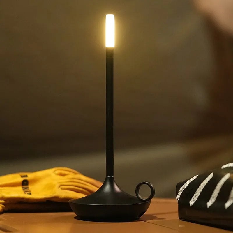 Schwarze Tischlampe, wiederaufladbar, Touch-Funktion, USB-C, ideal für Schlafzimmer und Camping.