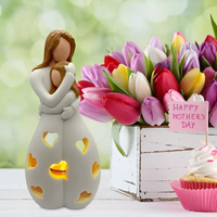 Keramik-Teelichthalter Mutterfigur mit Tulpenstrauß, Geschenk zum Muttertag, dekorativ.
