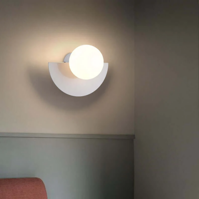 Moderne weiße Wandleuchte, rundes Design, minimalistisch, Innenbeleuchtung, Wohnzimmerlampe.